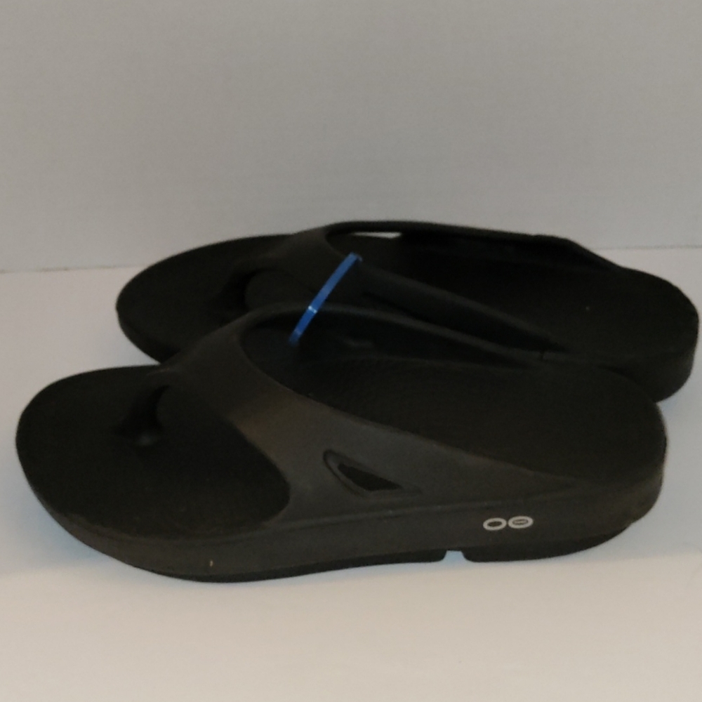 Black Oofos Sandals